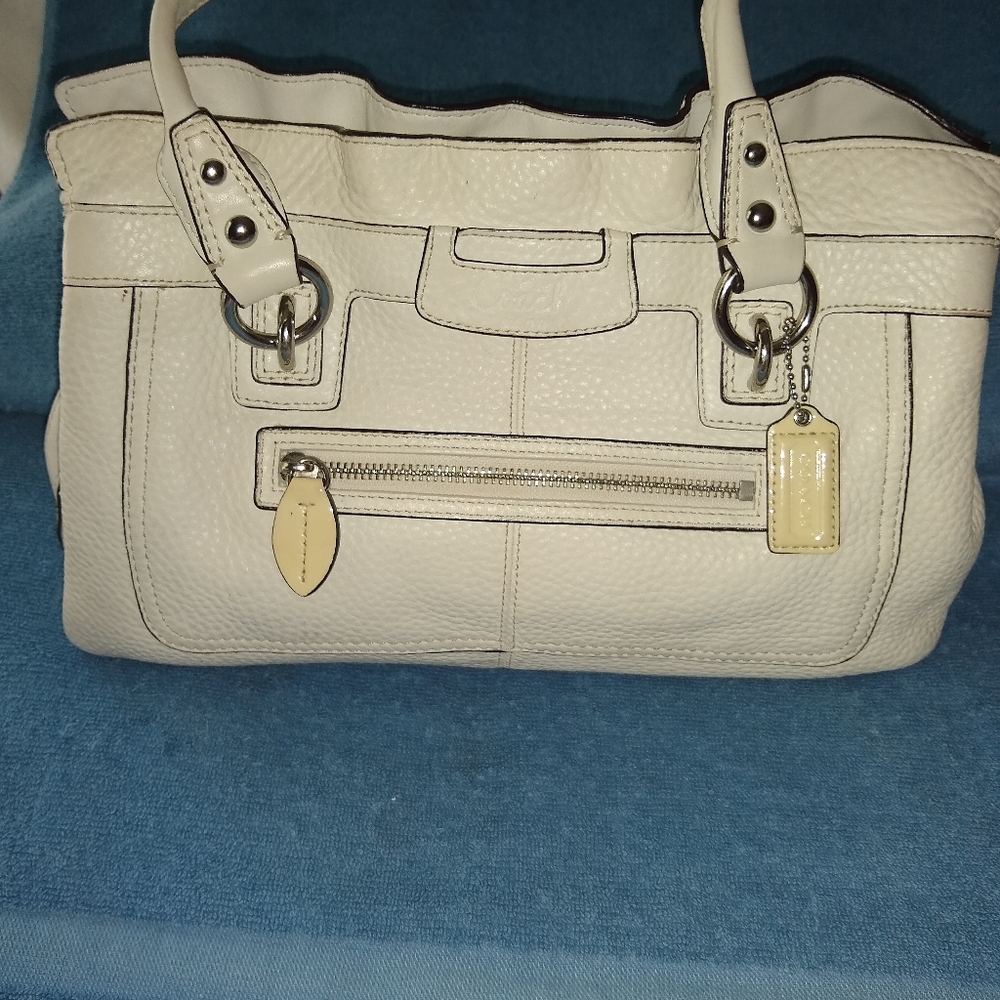Vintage Y2K Coach Penelope leather shoulder tote. F14686